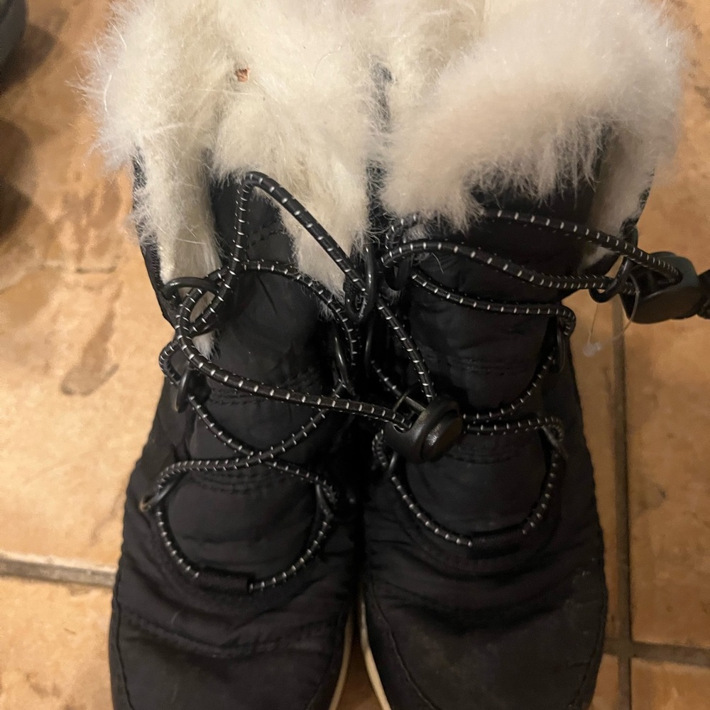 Sorel Black Winter Boots with White Fur Lining